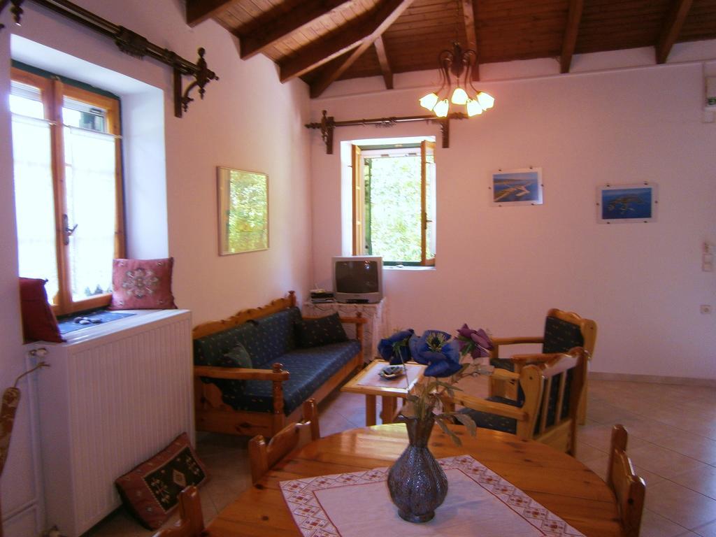Villa Frias Asprogerakata Rum bild